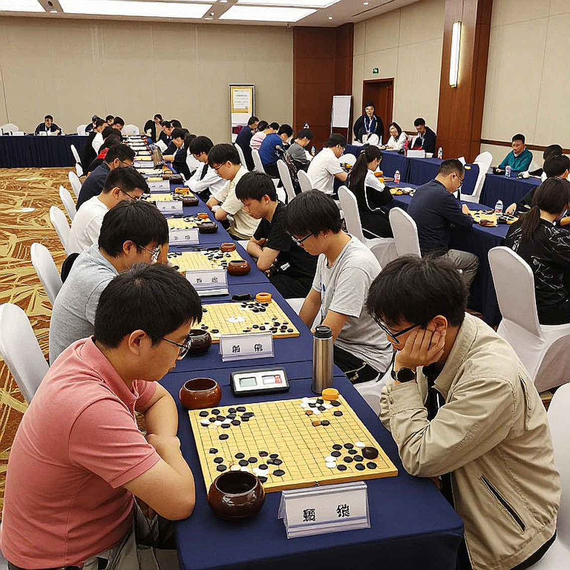 हेडलाइन में यूरोपियन क्लब कप, पेजों में प्राग — ChessBase Magazine #225 की ऑडिट